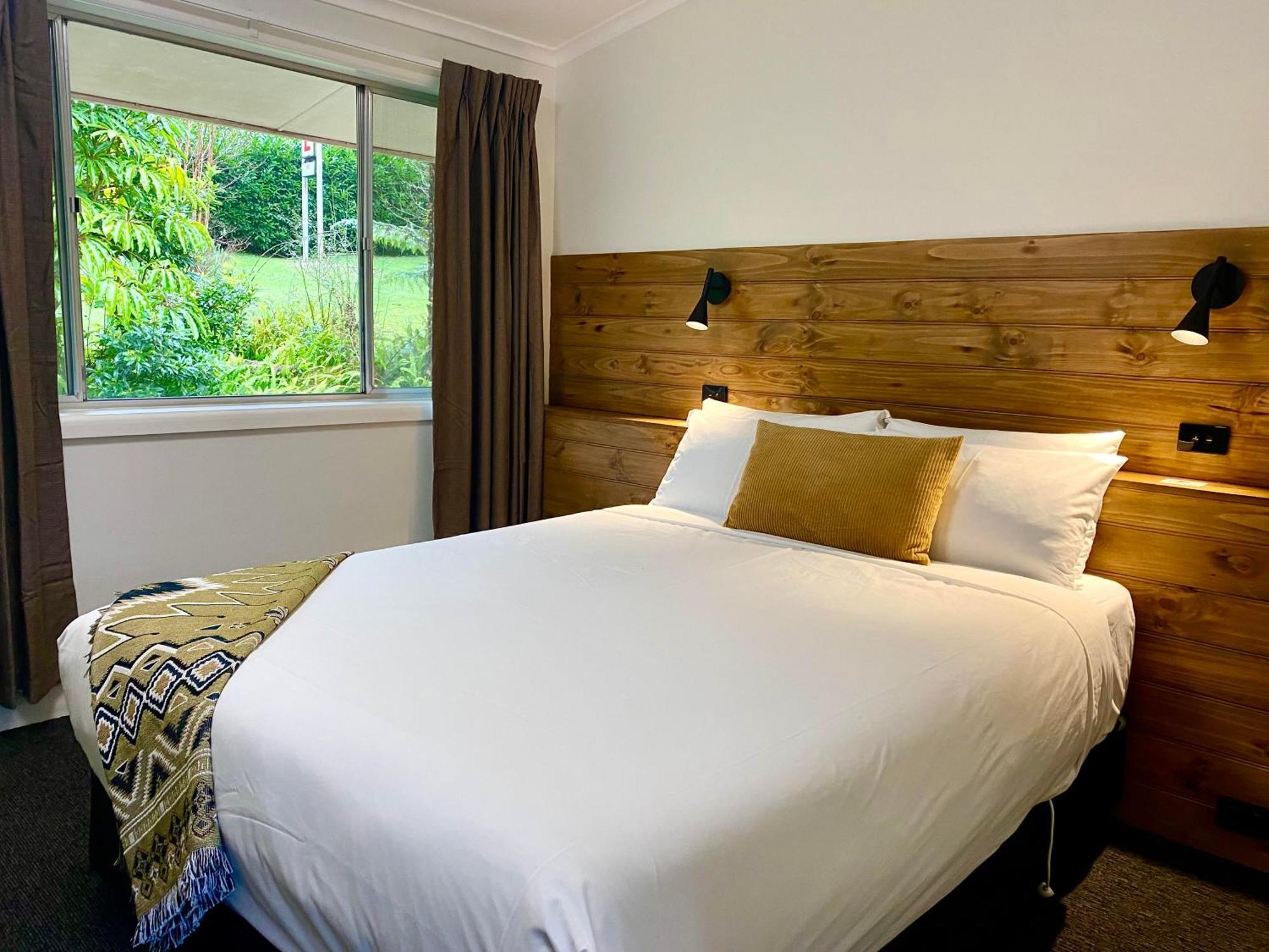 The Warby, Where Mid-Century Style Meets The Mountains Warburton Room photo